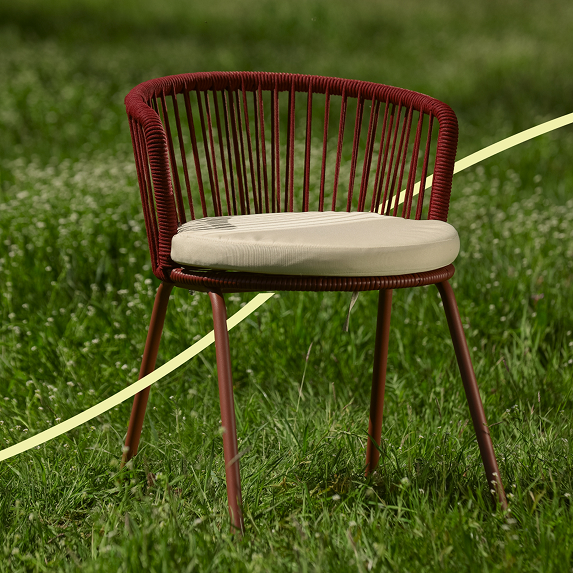 Столы и стулья